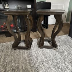 2 Accent Tables 