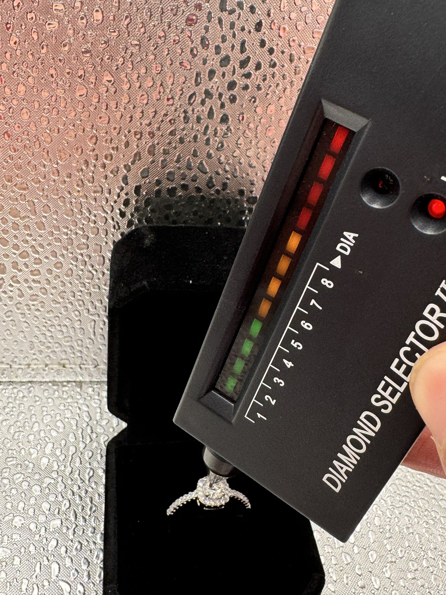 VVS1 Engagement Ring