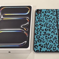 iPad Pro 13-inch (M5) Wi-Fi + Cellular 256GB Space Black for sale. Has Apple Warranty until January 22, 2026.