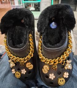 Women's Black Crocks  with Fuzzy  Outside