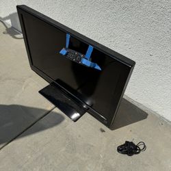 32 inch TV with the remote