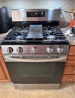 LG ThinQ Stainless Gas Range - Excellent Condition