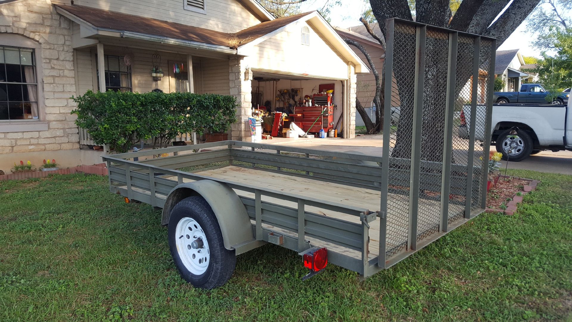 5x10 utility trailer with tailgate in excellent condition.