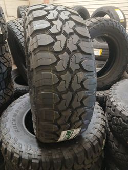 New set of tires 285 70 17 ROCKBLADE MT