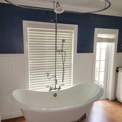 BEAUTIFUL CLAW TUB
