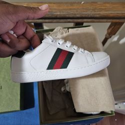 Gucci Size 28= Kids 11c