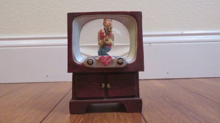 I Love Lucy (Musical Snow Globe) - Great Condition!!!!!