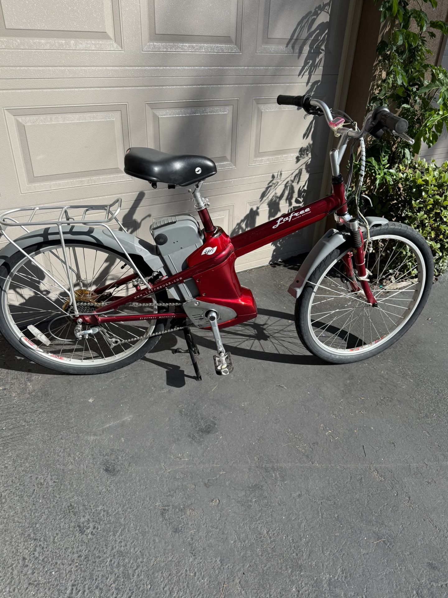 Ebike Motor Assisted Pedal Electric Bicycle/ 7 Speed LaFree / New Batteries/ New Tubes And Tires 🛞 