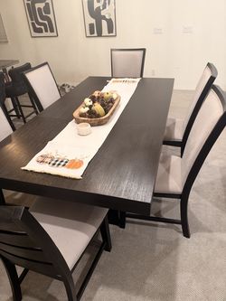 Dining Room table 6 chairs