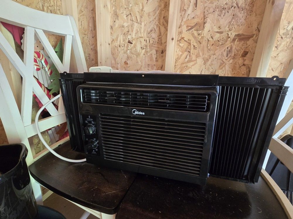 MIDEA window AC Unit. ( Brand NEW )
