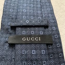 Tie. Authentic Aventura Area