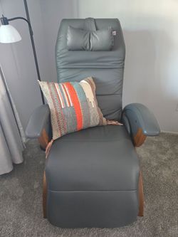 Zero gravity recliner from Relax the Back