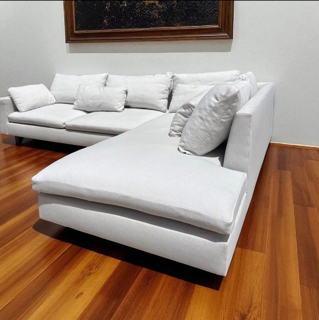 West Elm Sectional Couch- off-White 🛻 Delivery Available🛻