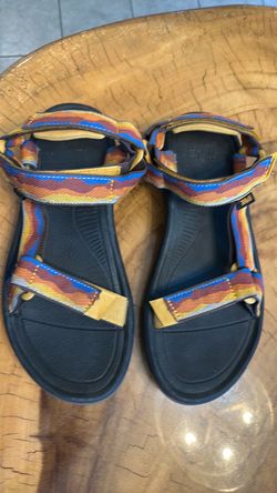 Like new Teva Sandles Men's 9