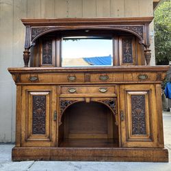 Gorgeous vintage buffet/hutch