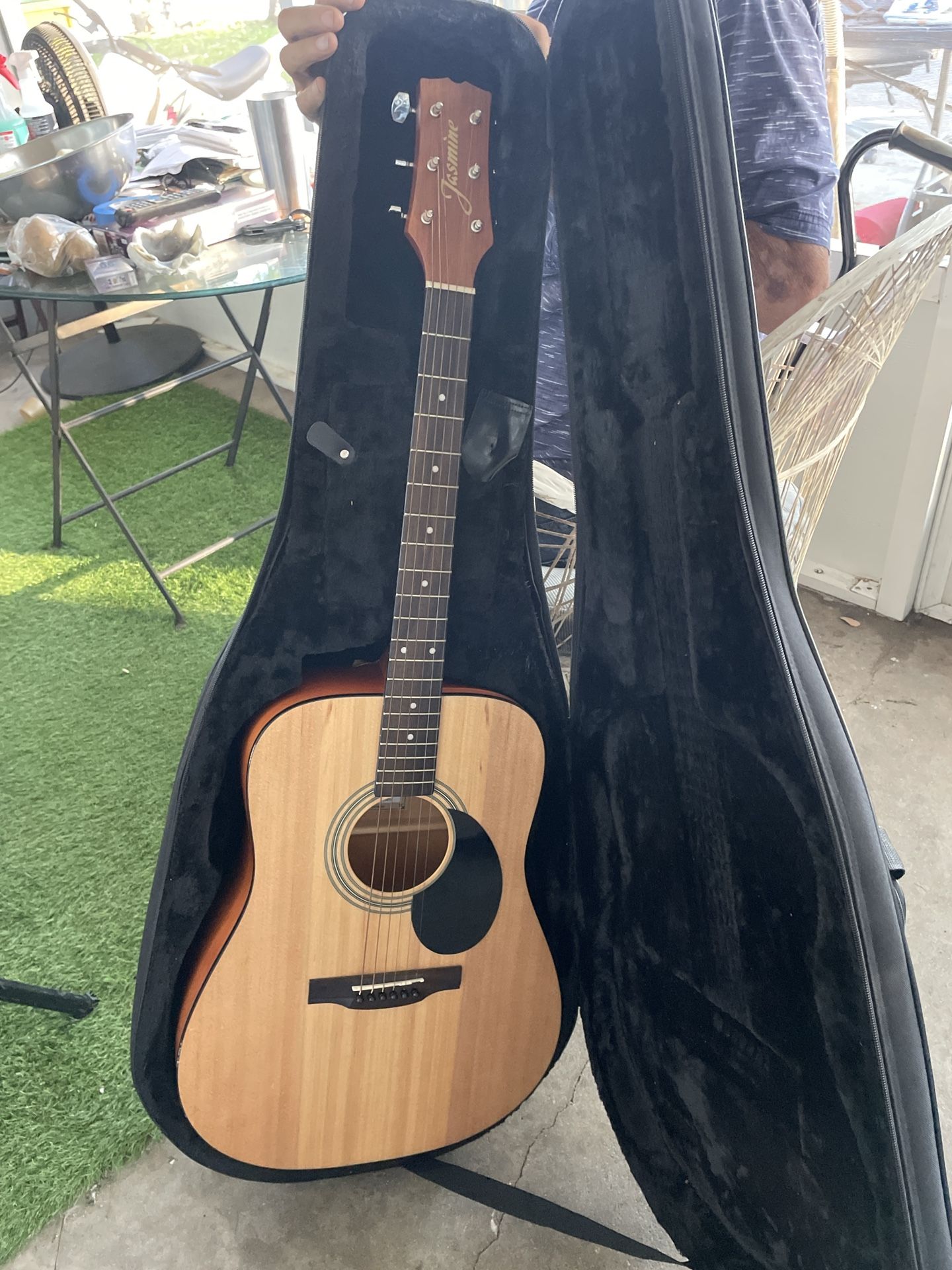 Jasmine Guitar