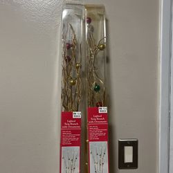 Lighted Twin Branch Whit Ornaments