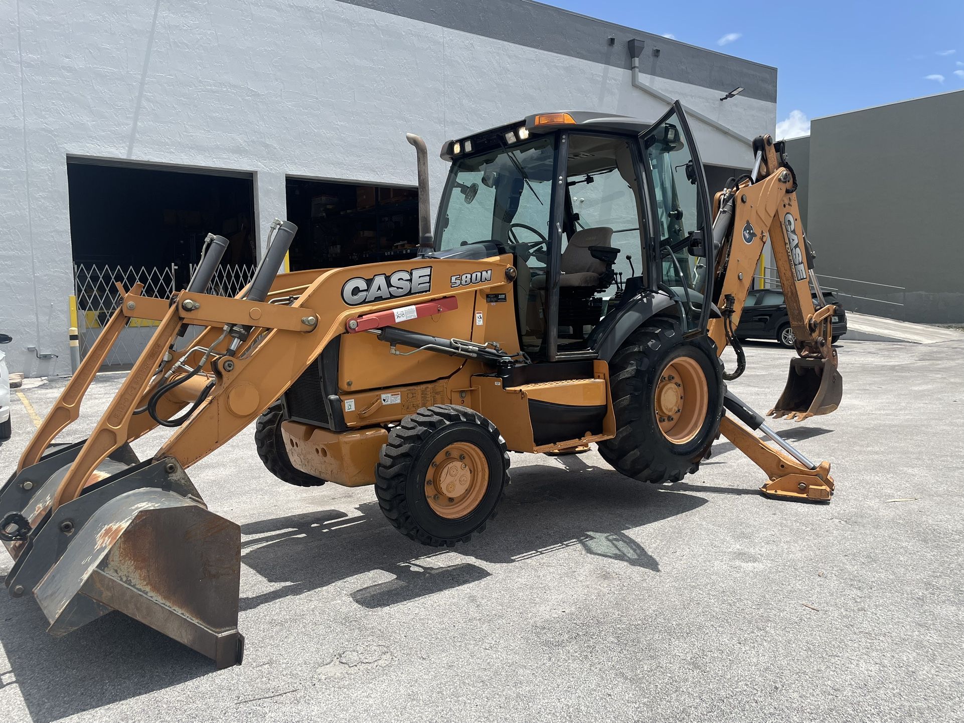 Case 580N Loader Backhoe