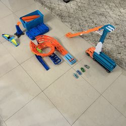 Hot Wheels. Assortment Of Sets/tracks