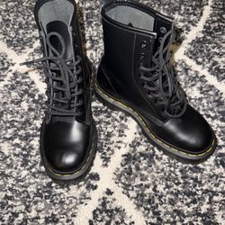 Dr. Martens Smooth Leather Lace Boots Size 5