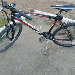 29" Giant Mountain Bike 