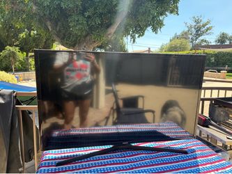 Samsung 40 inch tv with stand, cord and remote