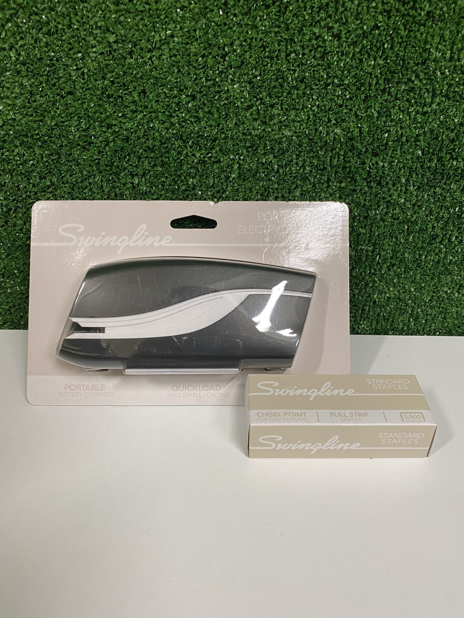 Swingline Portable Electric Stapler With Refill Staples BRAND NEW