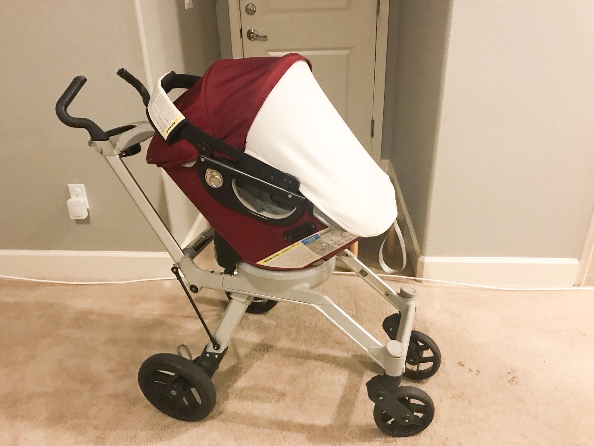 Orbit baby g2 travel system . Infant car seat stroller and car seat base. Three pieces