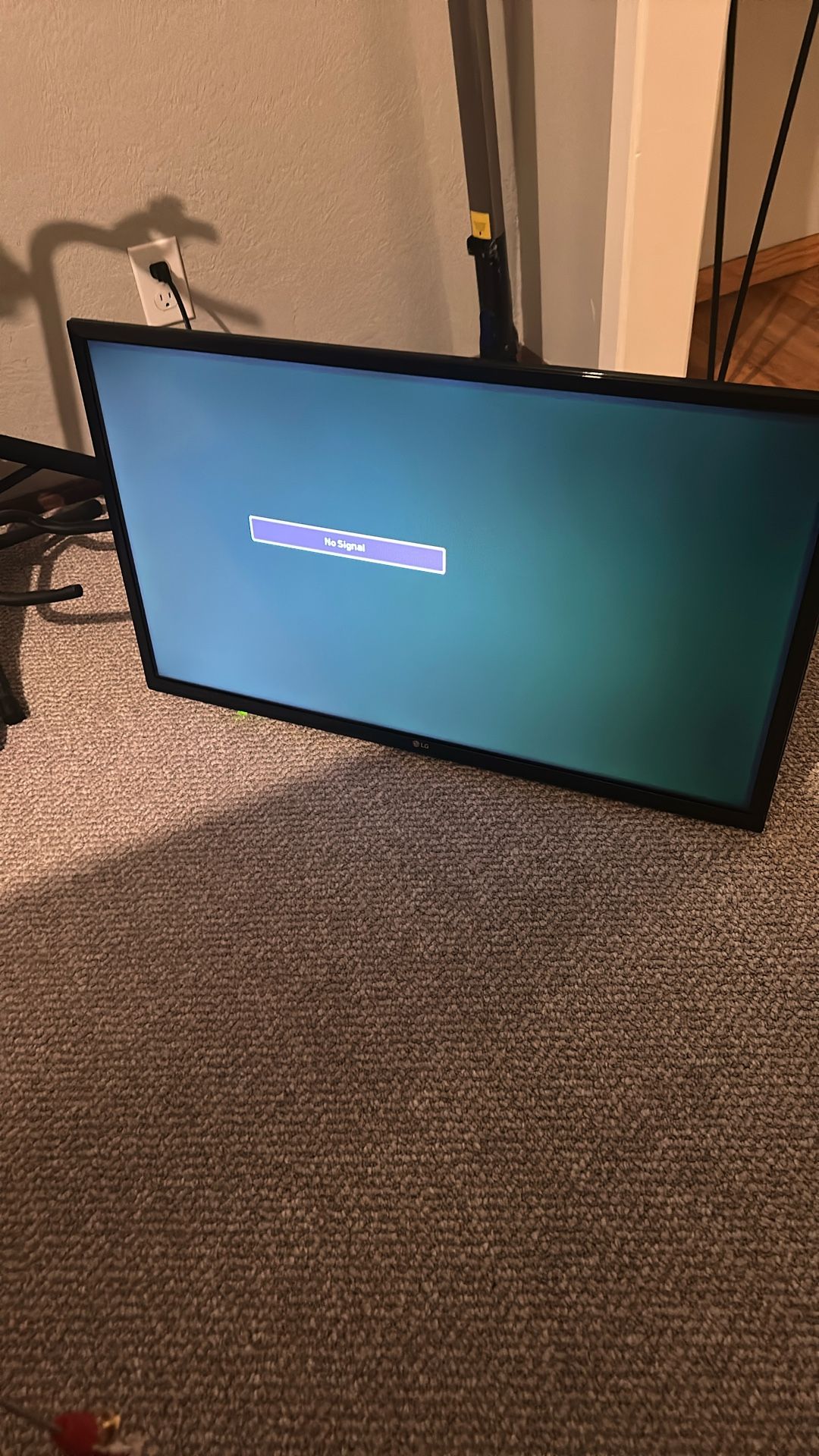 LG Flat tv 33 Inches With Wall Mount