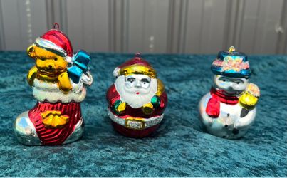 Avon Set of 3 Vintage Glass Christmas Ornaments.