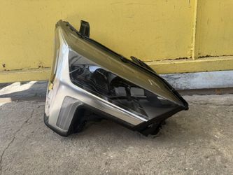 2022-2025 TOYOTA TUNDRA RH HEADLIGHT 