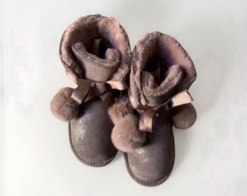 Mauve Rose Gold Fur Inlined Boots Girl Size 3 Pom Pom Bow pink Purple Glitter