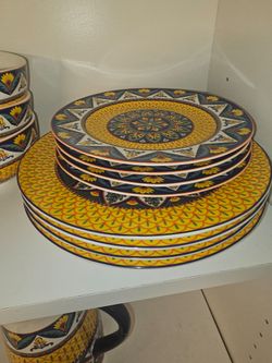 Decorative dinnerware