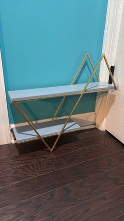 Wall mounted shelf