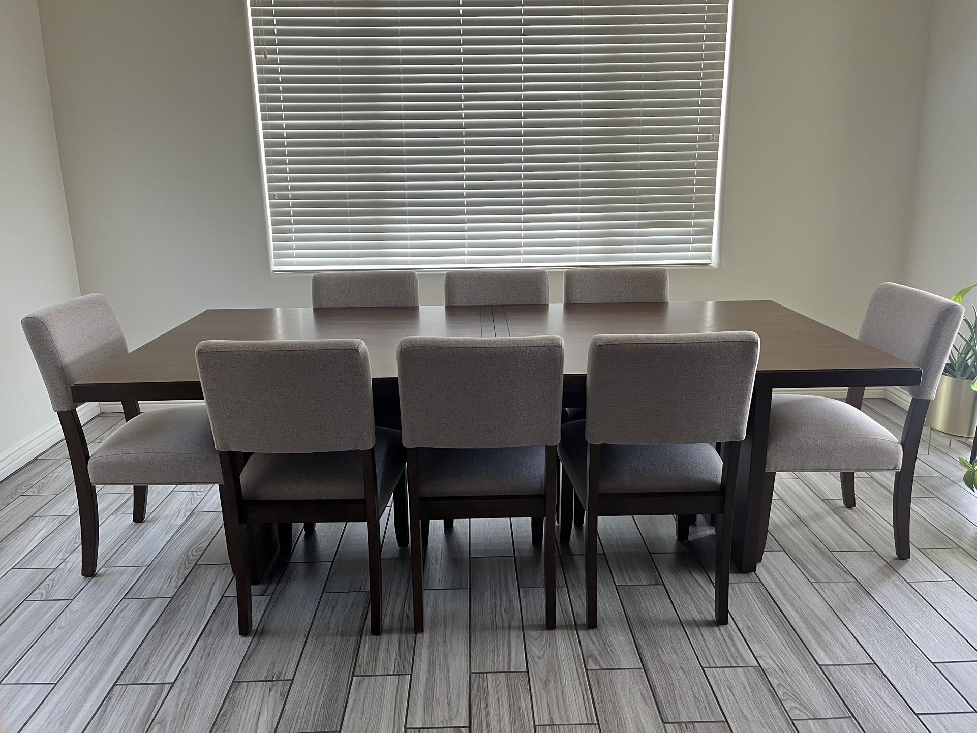 Dinning Room Table With Chairs