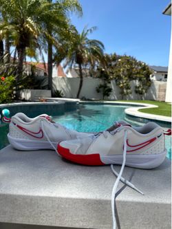 Nike GT cut 3 basketball shoes 6y