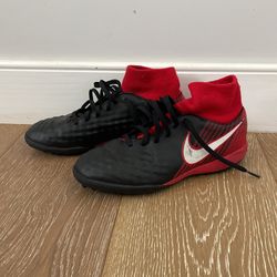 Turf shoes
