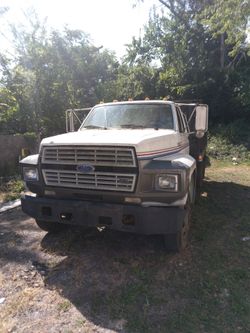1987 Ford f600 dump truck