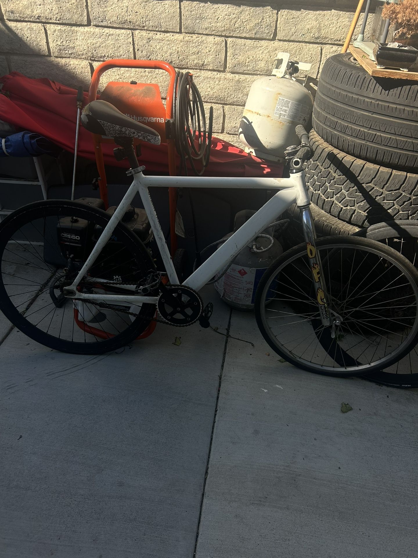 fixie bike 300$ or trades for something better