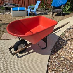 TrueTemper Deep Bucket Plastic Wheelbarrow