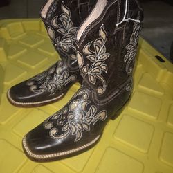 Cowgirl boots size 1
