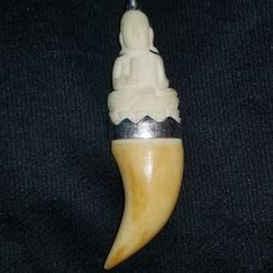 Colmillo De Tigre Y Tiene Figura De Buda $280