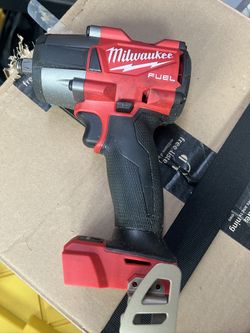 Milwaukee M18 - 1/2” Impact Wrench - Mid-Torque