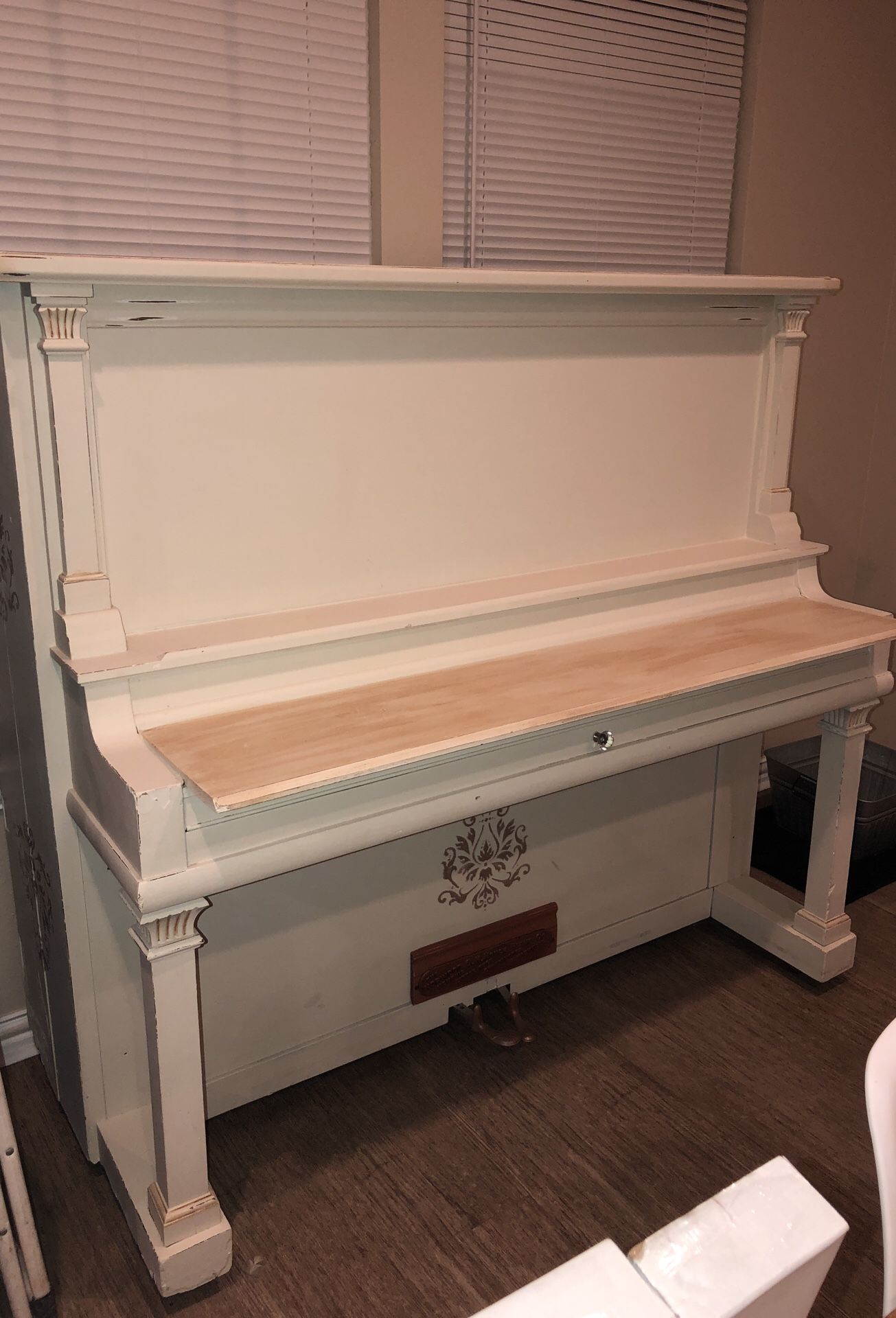 Piano coffee/wine bar