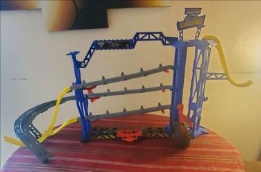 Monster Jam Garage Playset with Track