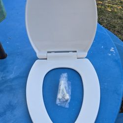 White, Plastic Elongated Toilet Seat, Like NEW.