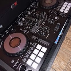 Pioneer DJ Board! (DDJ800) With Case