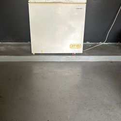 Black & Decker Mini Deep Freezer 