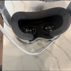 Apple Vision Pro Good Condition 
