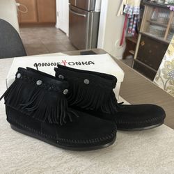 Minnetonka Hi Top Back Zip Boot Moccasin W10